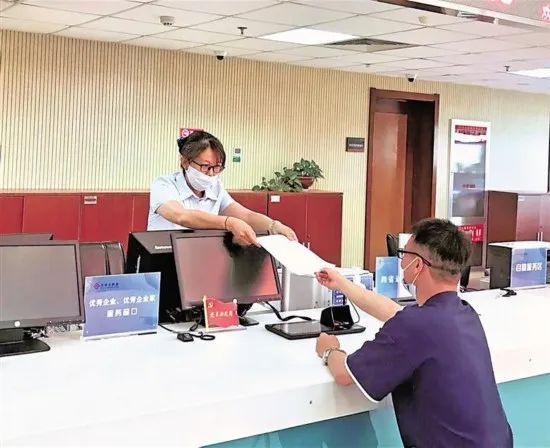 以“就近办”代替“折返跑” | 现场评论·实干担当促发展②